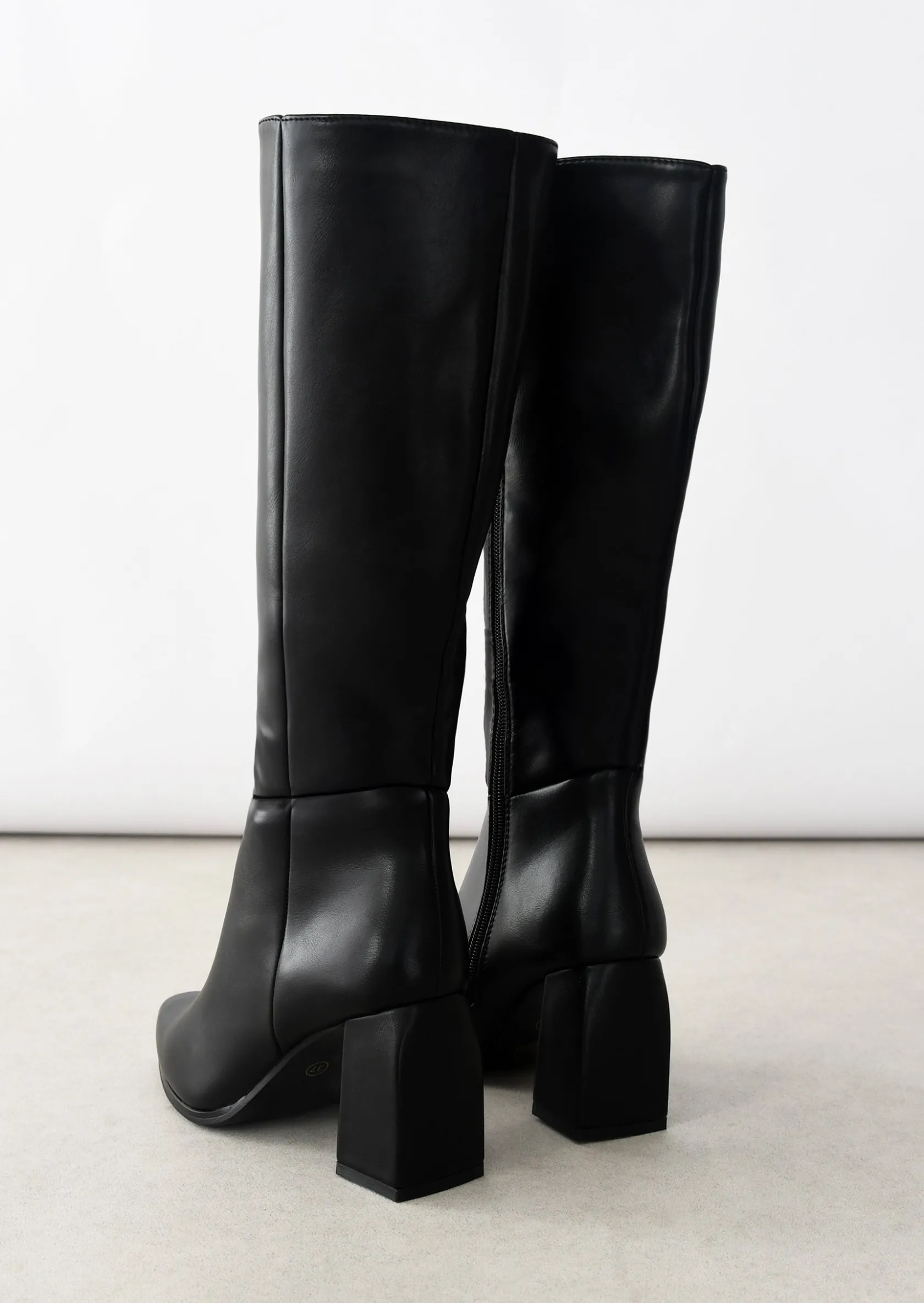 Outfitbook Bottes hautes à talons NOIR Hot