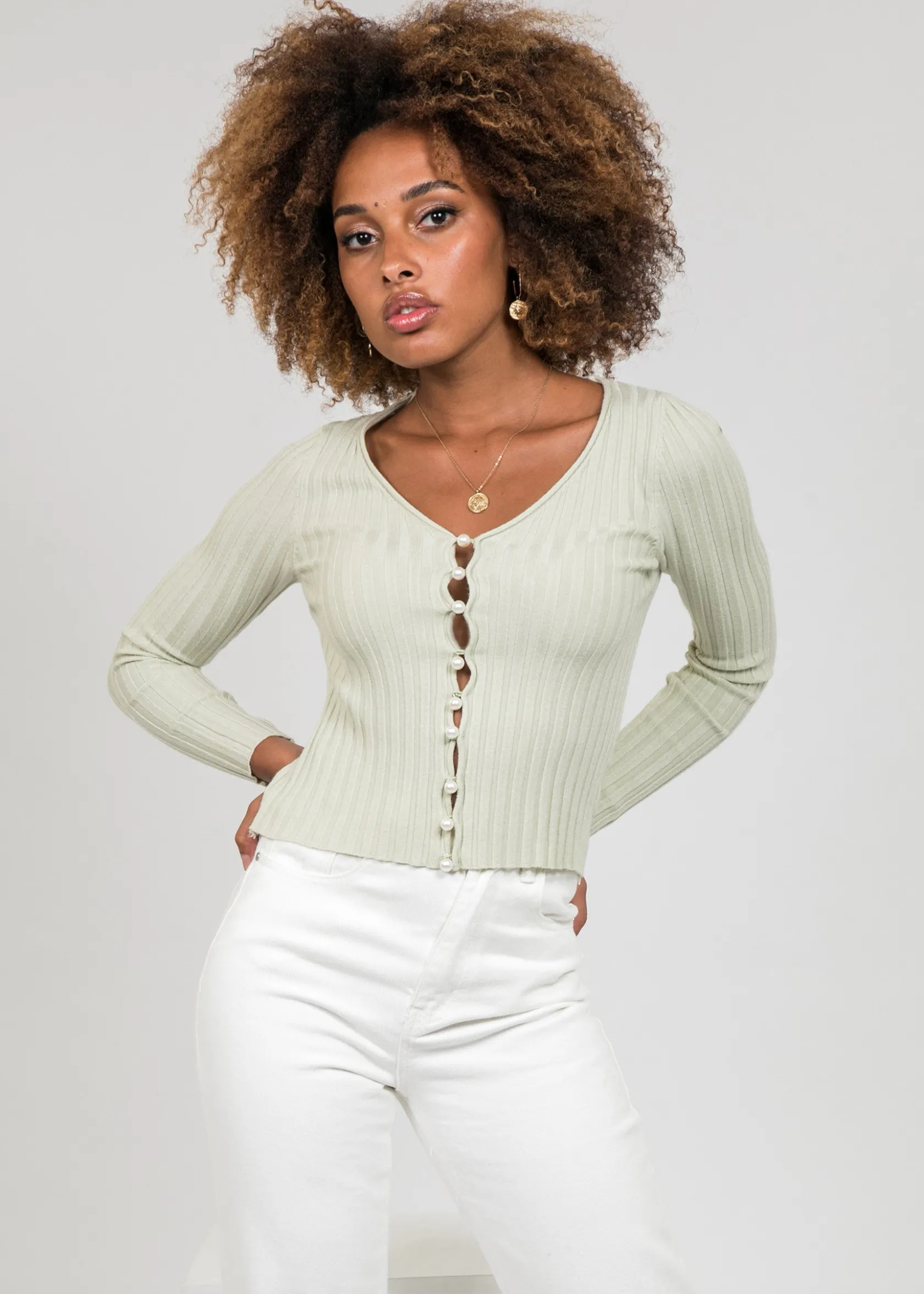 Outfitbook Cardigan côtelé avec boutons perles - pastel vert Hot