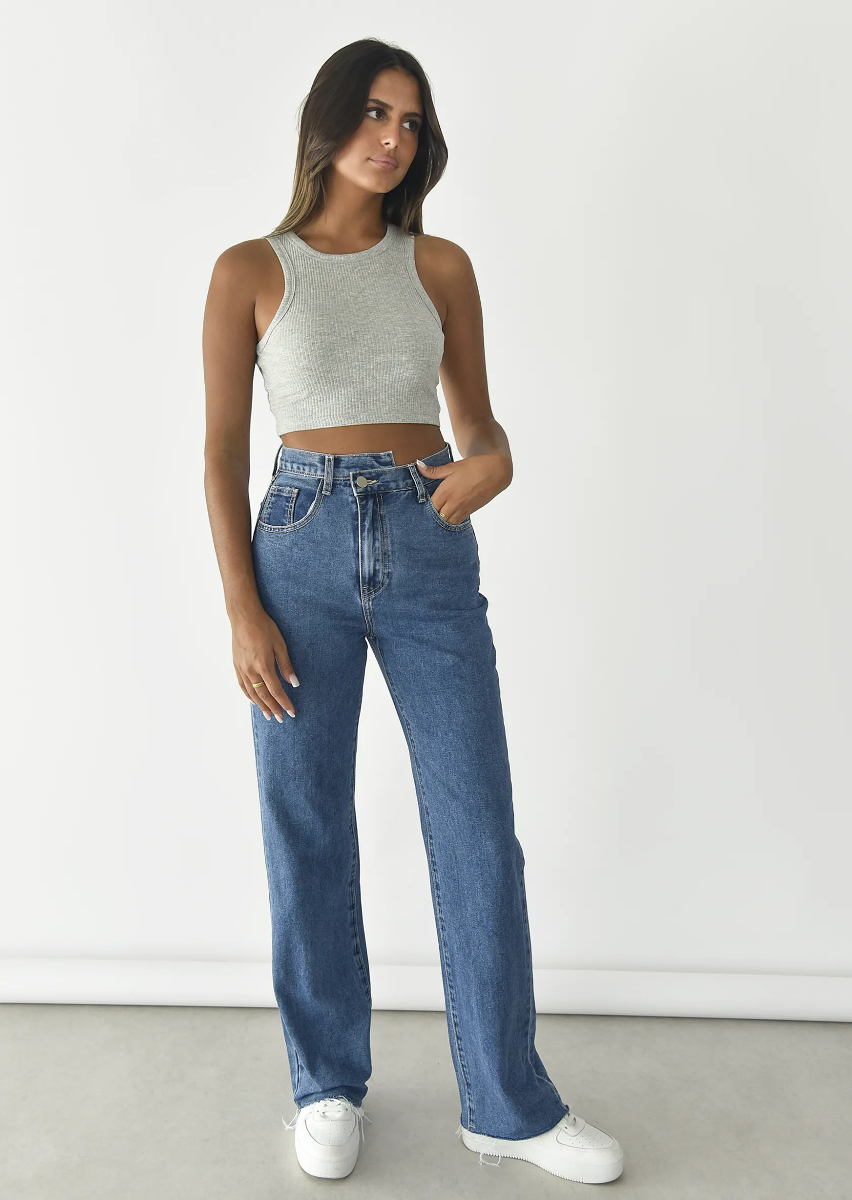 Outfitbook Jean droit avec bouton asymétrique Online