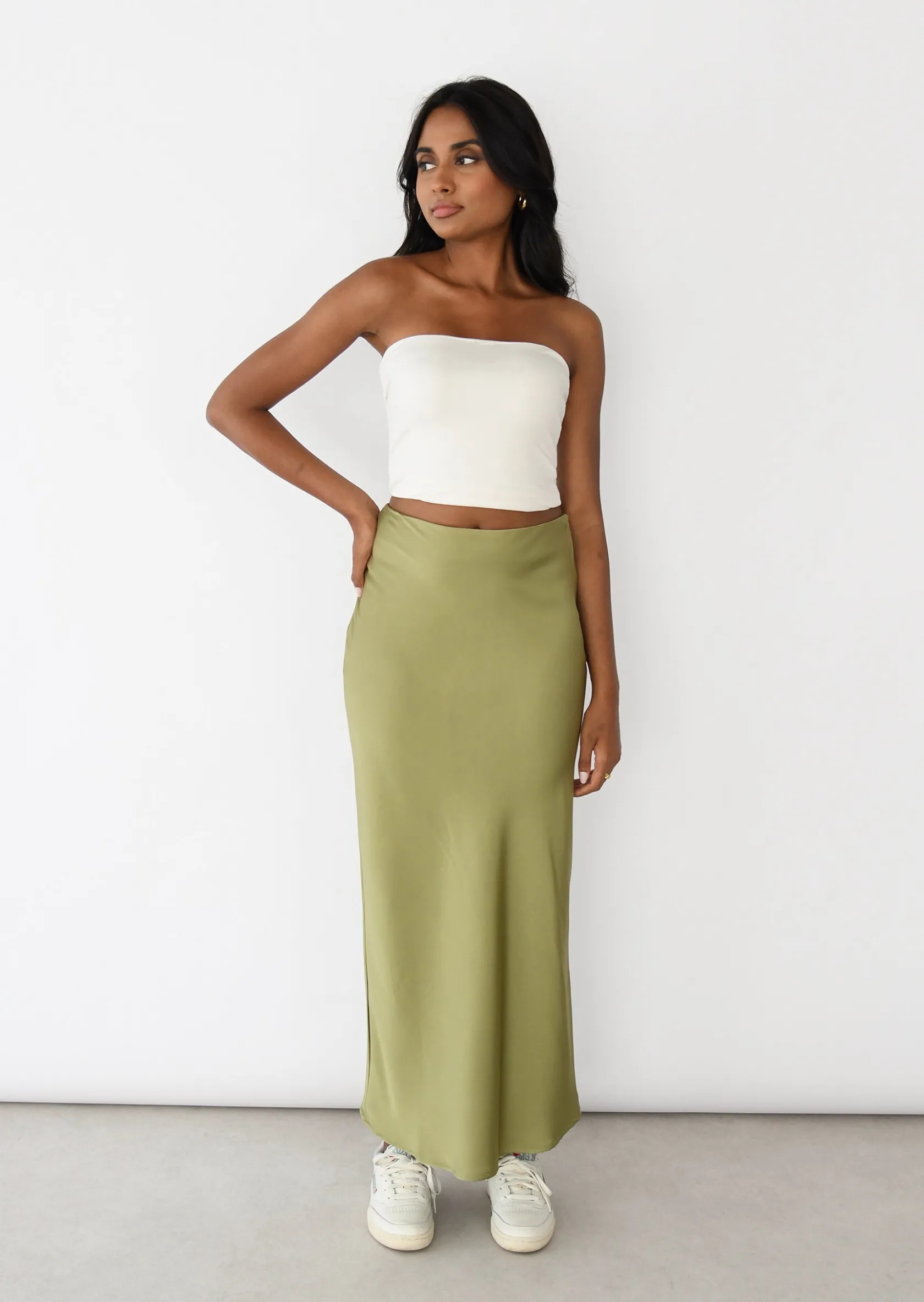 Outfitbook Jupe en satin mi longue VERT Hot