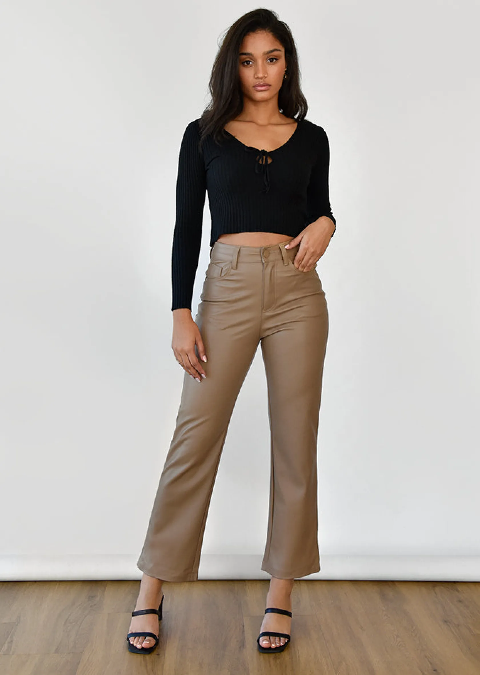 Outfitbook Pantalon droit en similicuir beige Shop