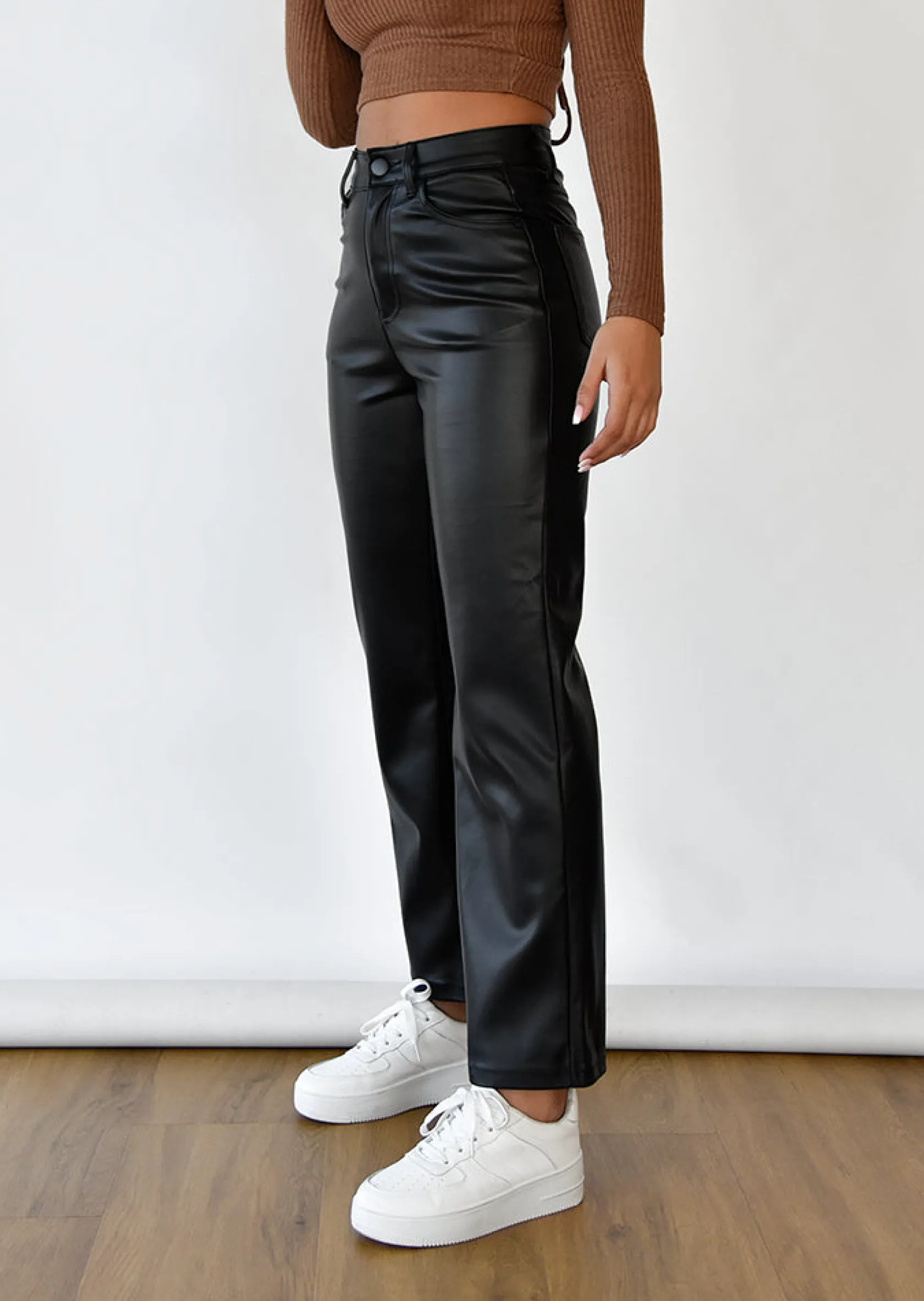 Outfitbook Pantalon droit en similicuir noir Online