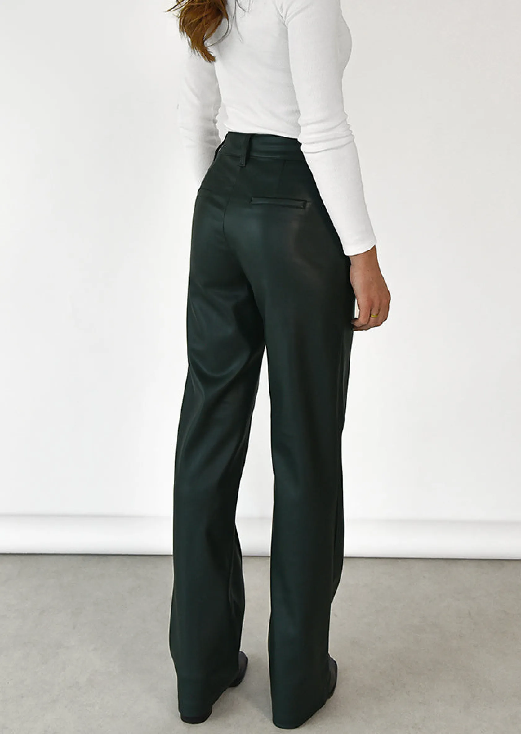 Outfitbook Pantalon droit similicuir vert foncé Hot