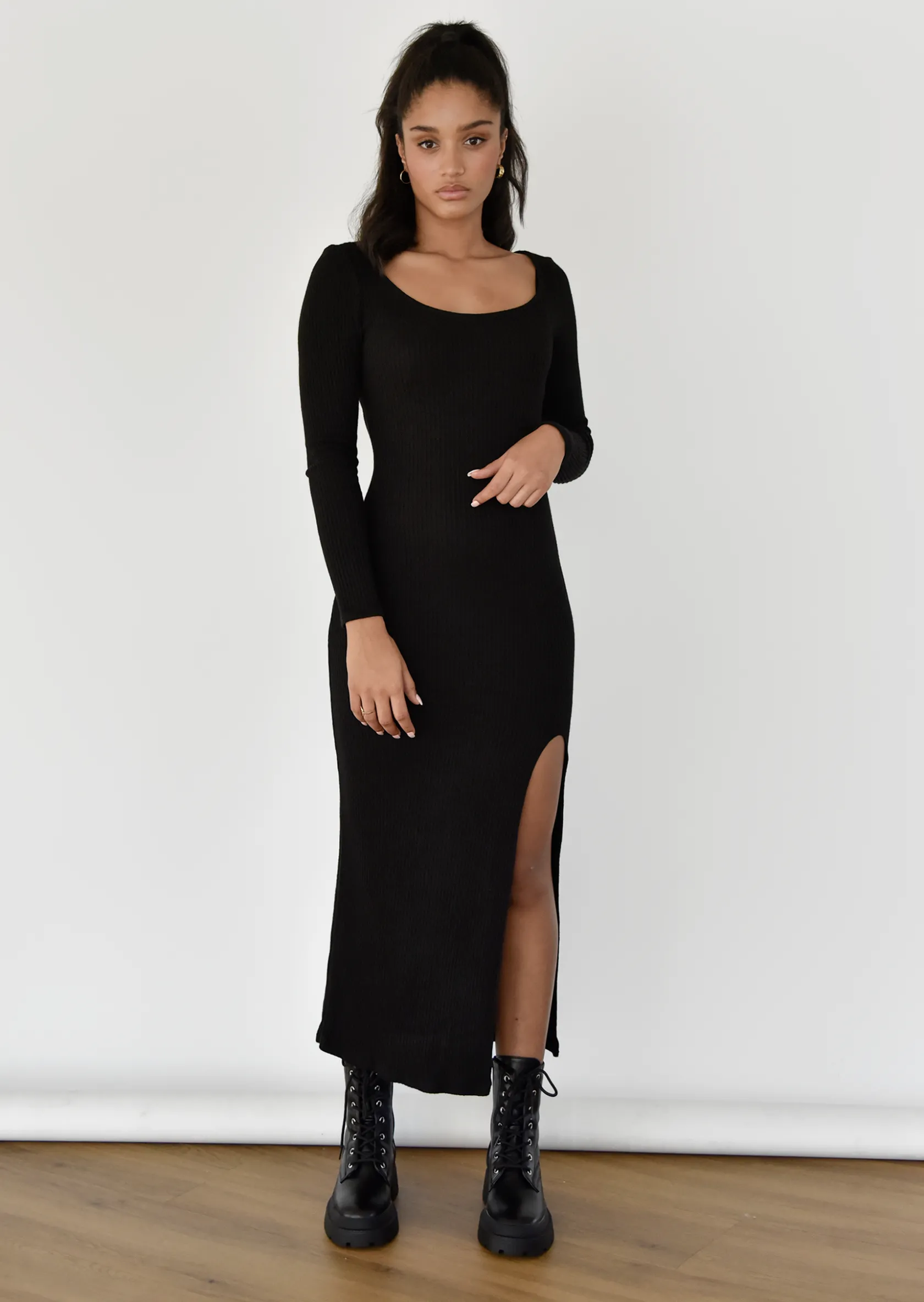 Outfitbook Robe mi-longue côtelée fendue NOIR Flash Sale