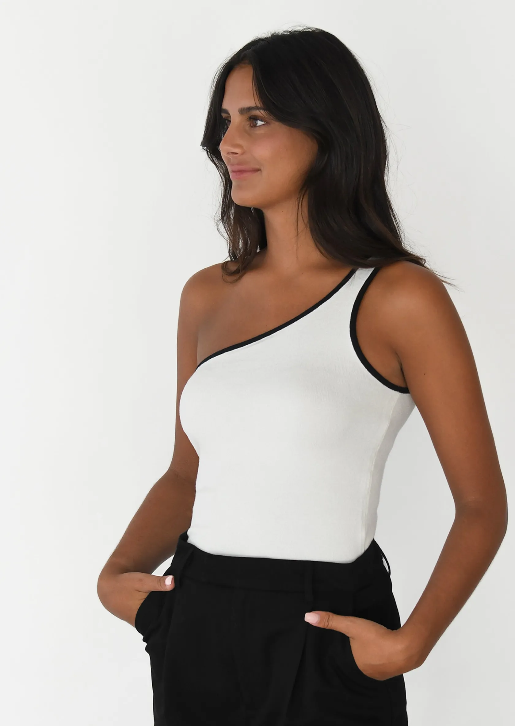 Outfitbook Top asymétrique à liseré contrastant BLANC Flash Sale