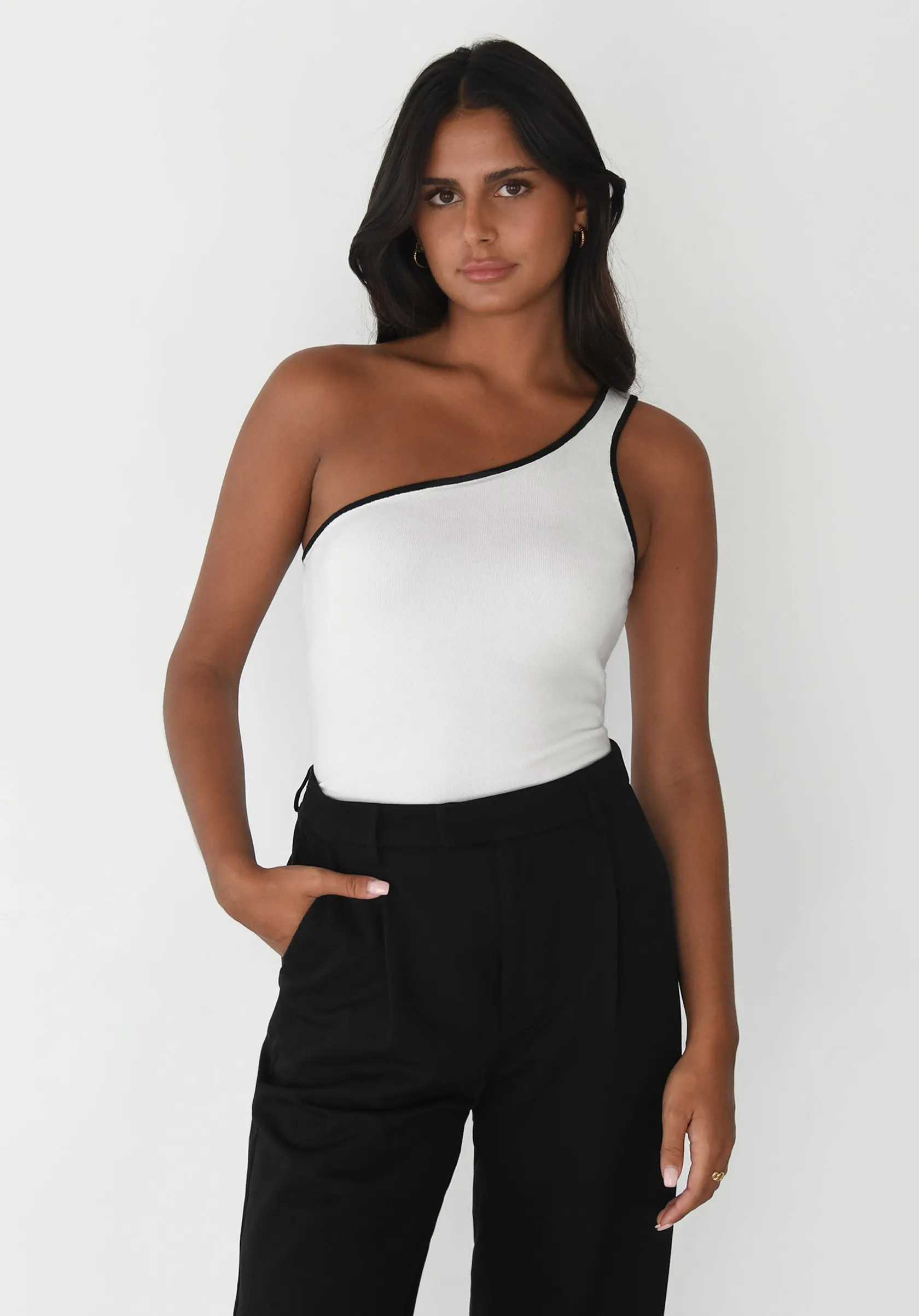 Outfitbook Top asymétrique à liseré contrastant BLANC Flash Sale